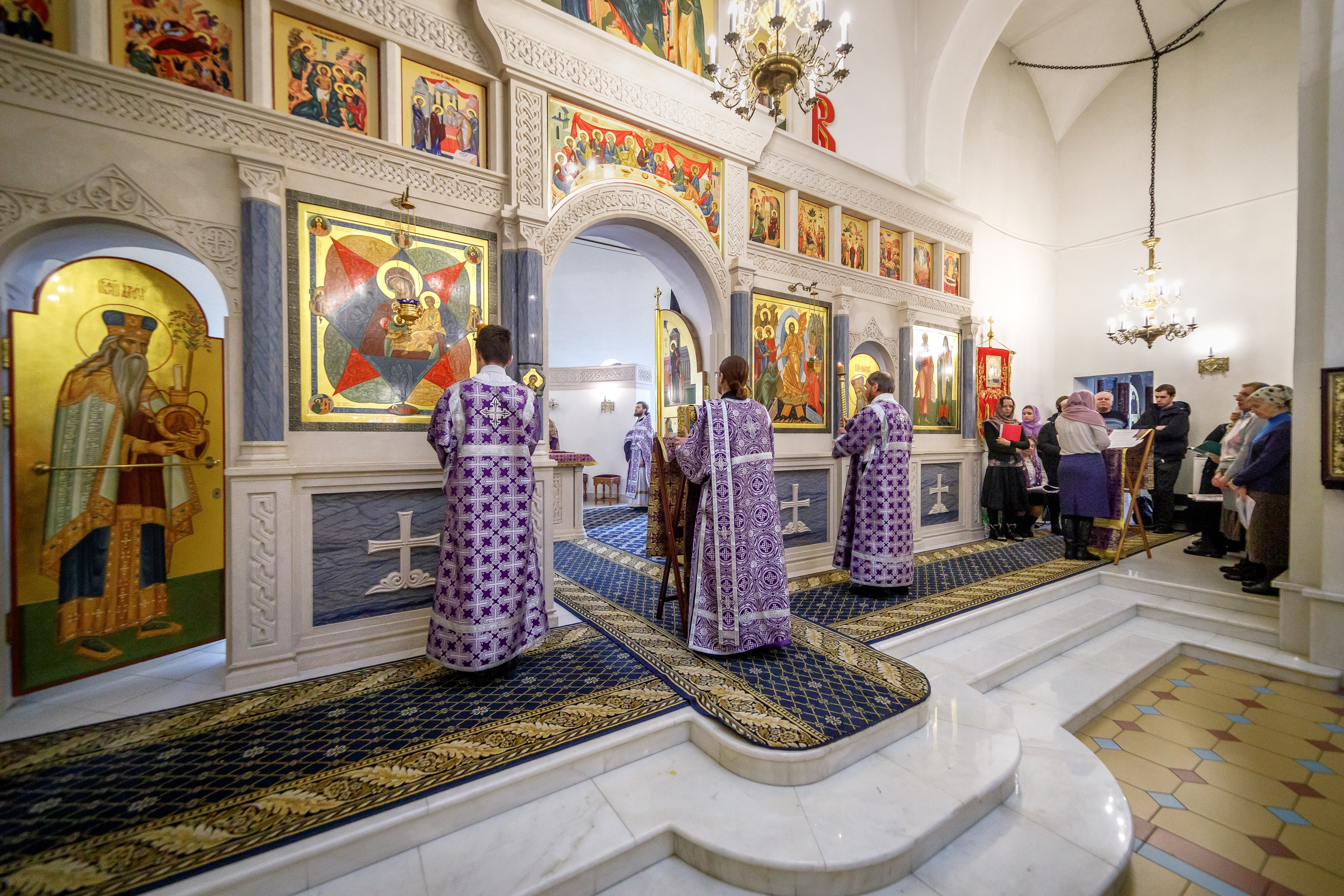 В четвертую неделю Великого поста, прп. Иоанна Лествичника, в храме иконы Божией Матери "Неопалимая Купина" были совершены воскресные богослужения.